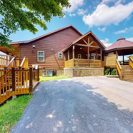 Evergreen Majesty Lodge